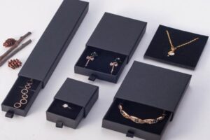 uu-nhuoc-diem-hop-giay